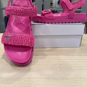 GUESS White Box with Black Logo